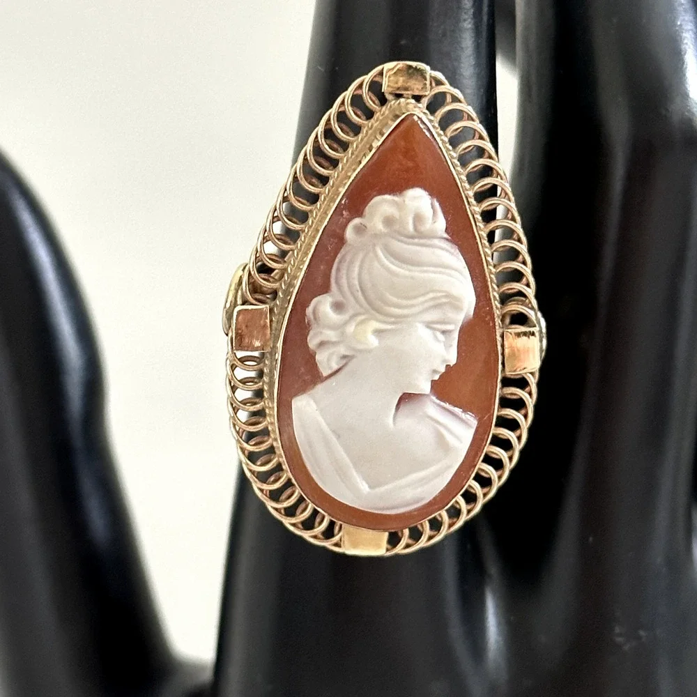 Vintage BIG 14K Yellow Gold Hand Carved Cameo Shell Chunky Statement Ring Size 7